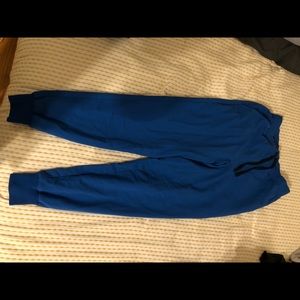 FIGS, blue men’s size small. Jogger style, fitted at bottom of ankle.